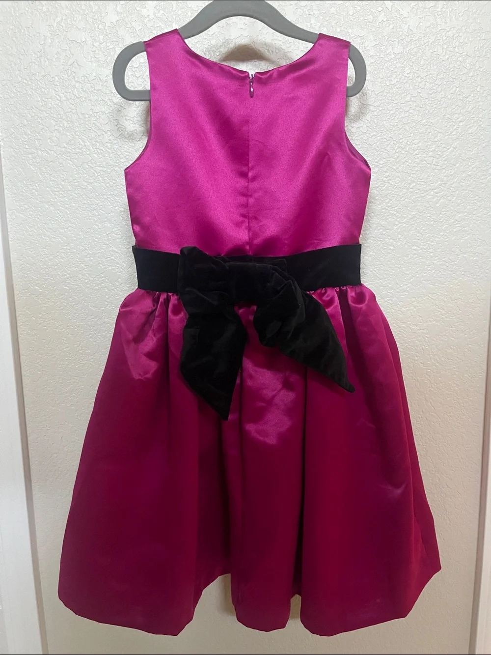 Gymboree Fuchsia Satin Party Dress w Black velvet Waistband & bow size 6